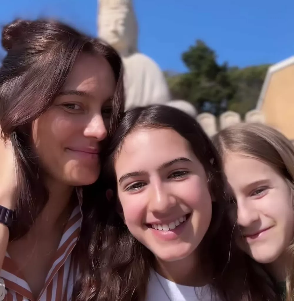 Эмма с дочерьми