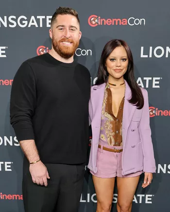 Дженна Ортега и Эдвард Шульц