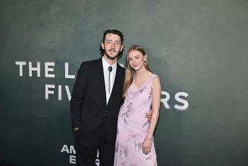 Фрэнки с девушкой Анной Олсон