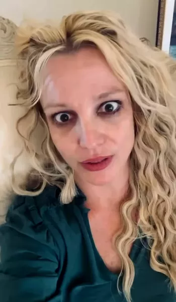 Кадр из видео Бритни Спирс