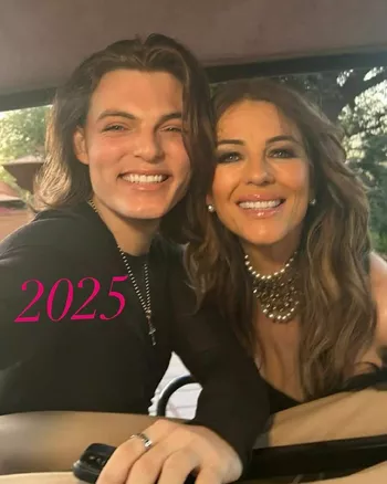 Херли с сыном Дэмианом