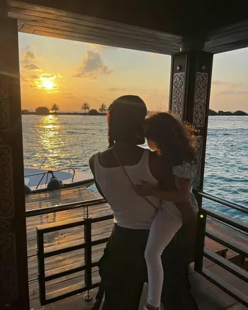 Наоми с дочкой