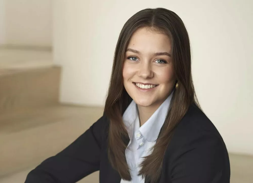 18-летняя дочь короля Фредерика и королевы Мэри отправляется на военную службу