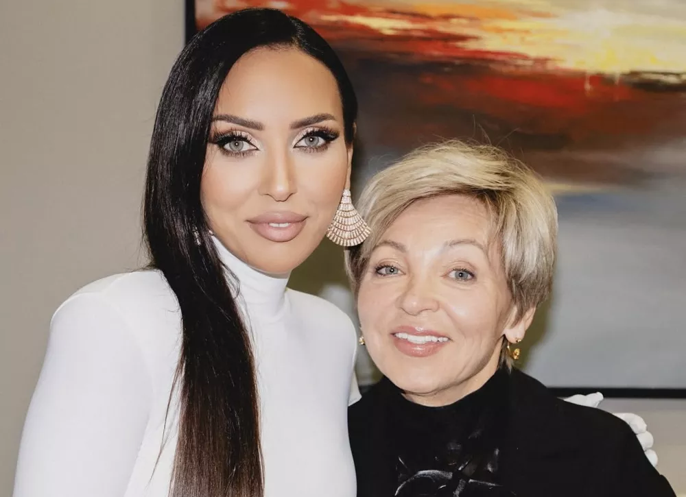 Алсу провела вечер с мамой: Такая красивая