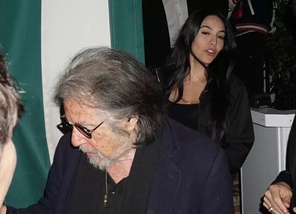 Аль Пачино вышел в свет с молодой возлюбленной