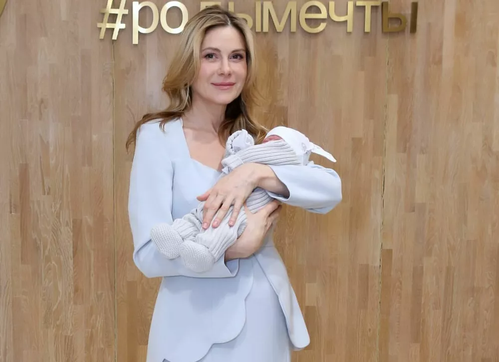 49-летняя Анна Невская родила сына 