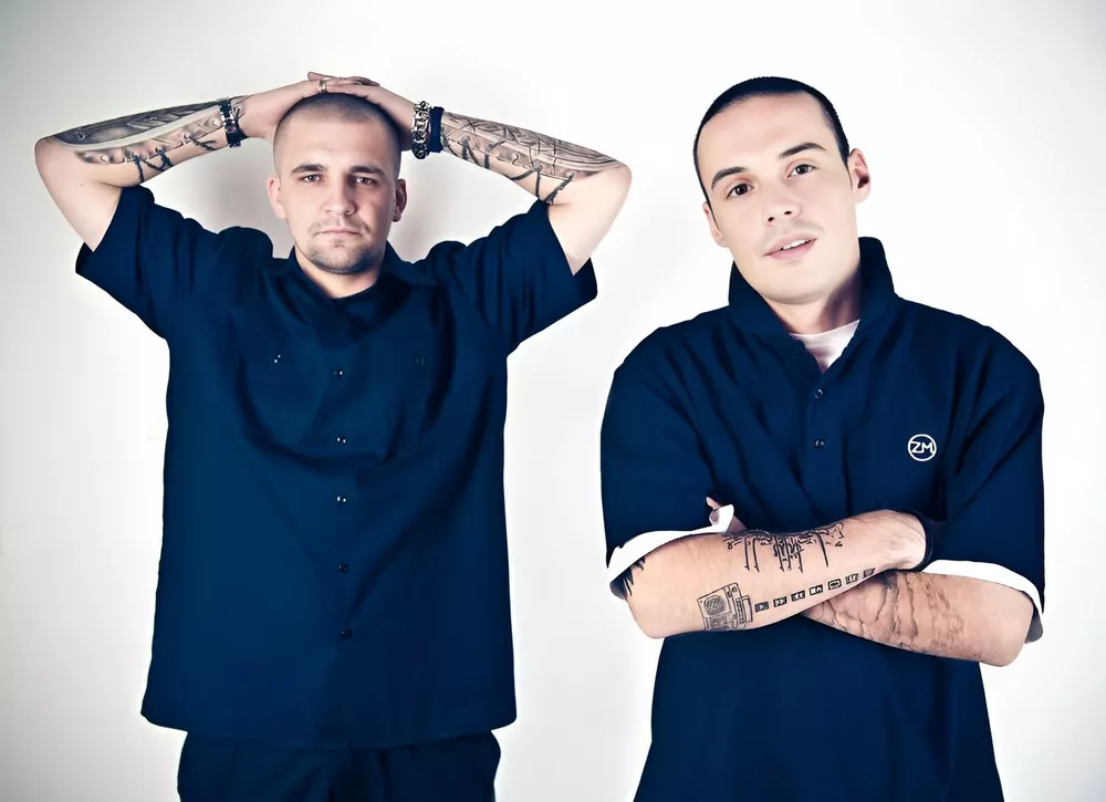 Баста и Гуф повторили свой культовый снимок 16-летней давности