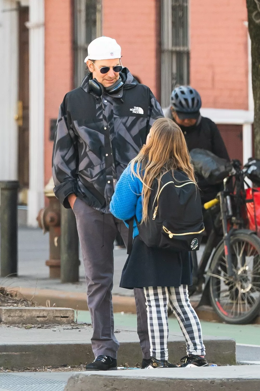 Брэдли Купер с дочкой Леей