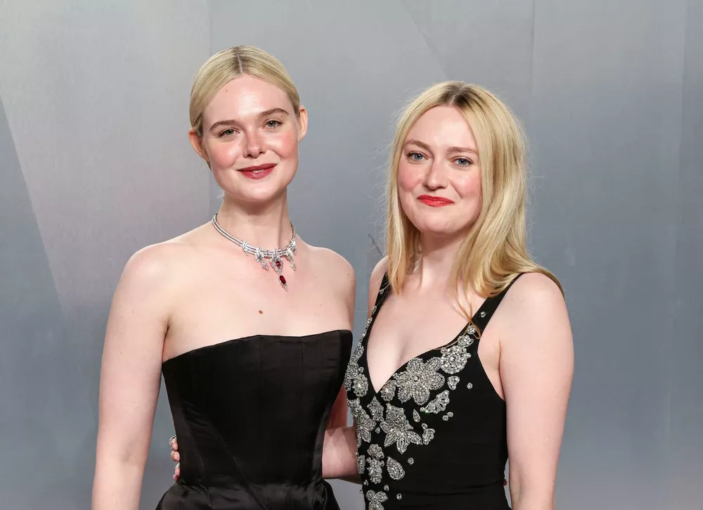 Дакота Фаннинг трогательно поздравила с днем рождения сестру