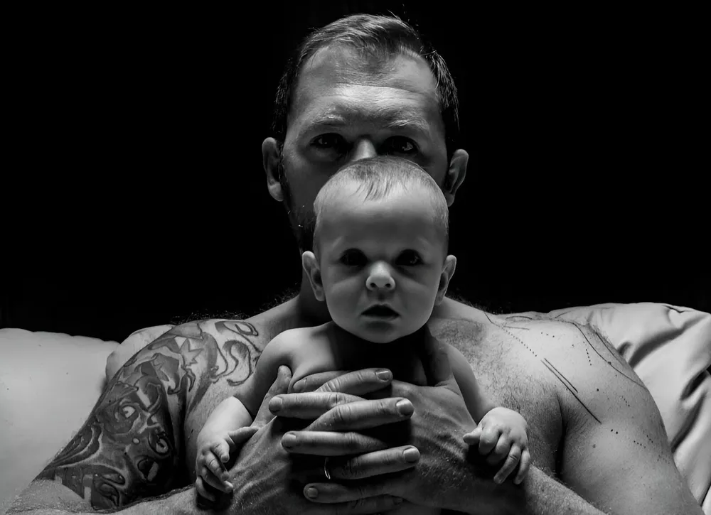 Денис Шведов выложил редкие кадры с сыном по особому случаю