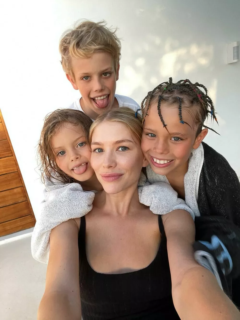 Елена Перминова с детьми