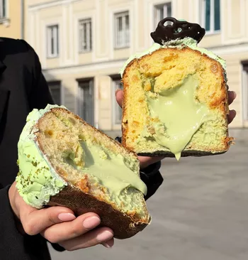 Кулич с фисташковым кремом