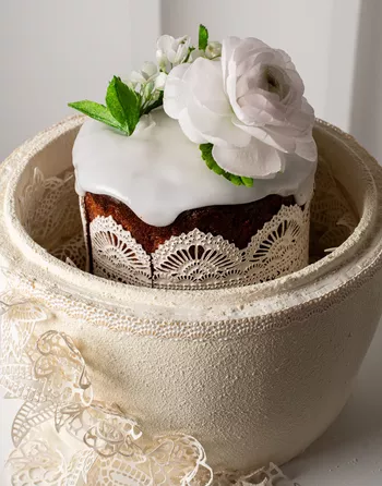 Внутри матрешки – кулич «Царский»