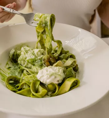 Паппарделле со шпинатом и креветками