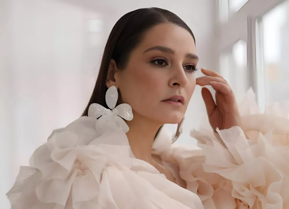 Глафира Тарханова выложила фото в образе невесты