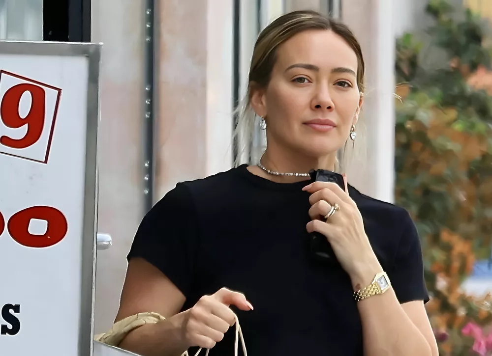 Хилари Дафф выбралась на шопинг без макияжа