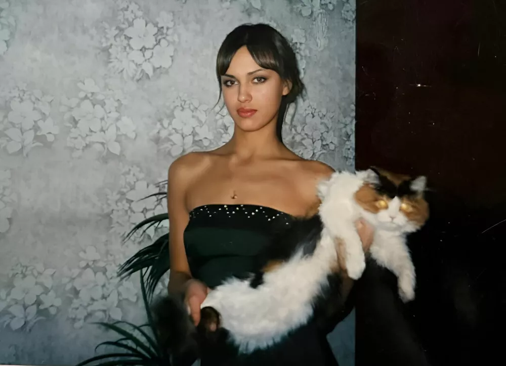 Ирина Шейк показала редкие кадры из юности в Челябинской области