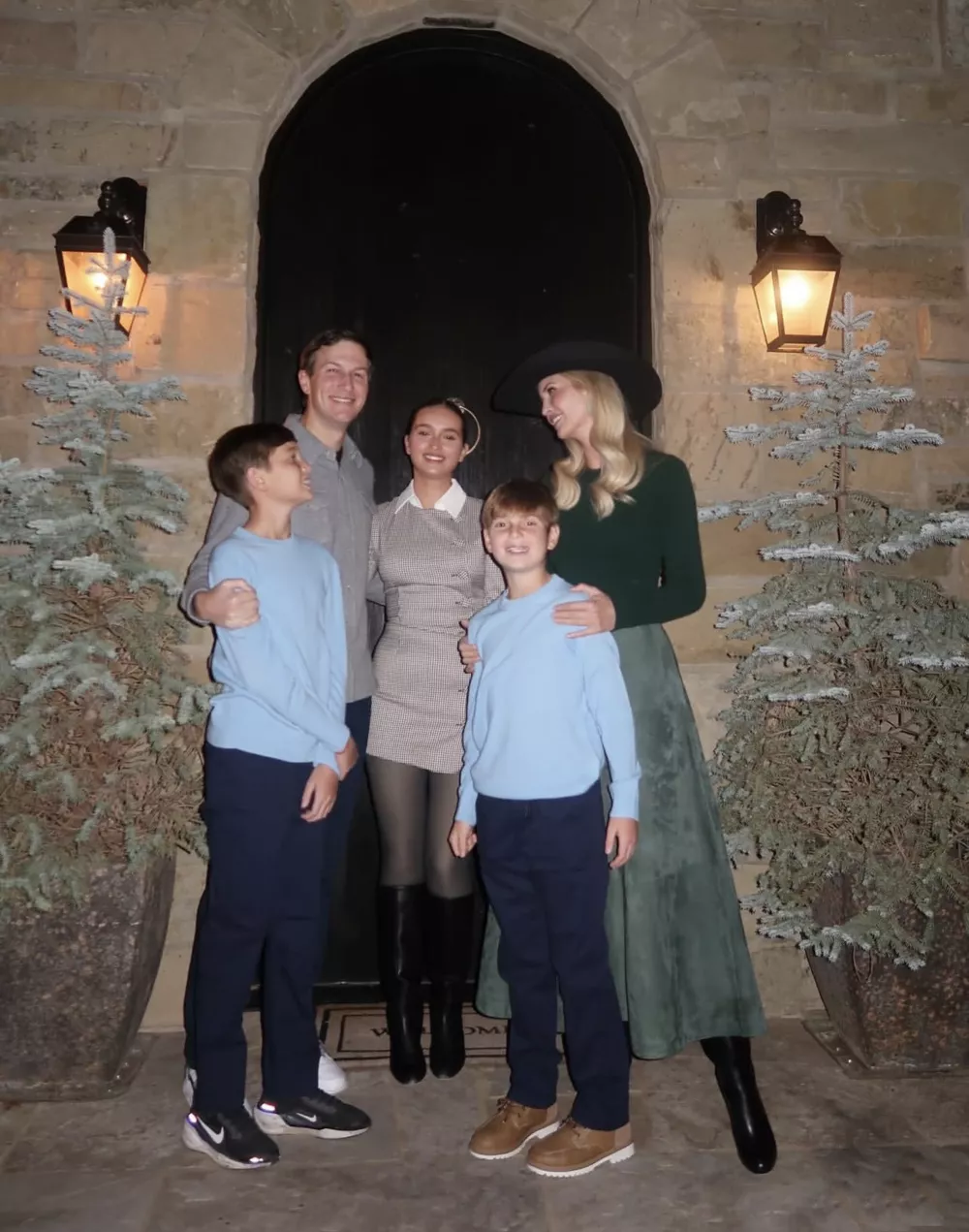 Иванка с мужем и детьми