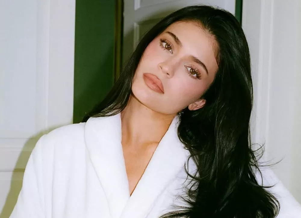 Кайли Дженнер показала новый особняк с роскошной кухней