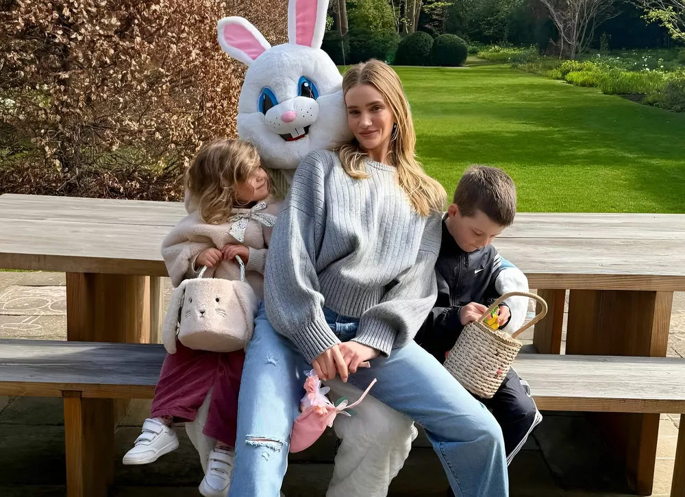 Как прошла Пасха звездных родителей Рози Хантингтон-Уайтли и Джейсона Стейтема