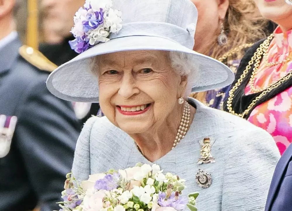 Какое желание, связанное с внуками, просила исполнить королева Елизавета II 