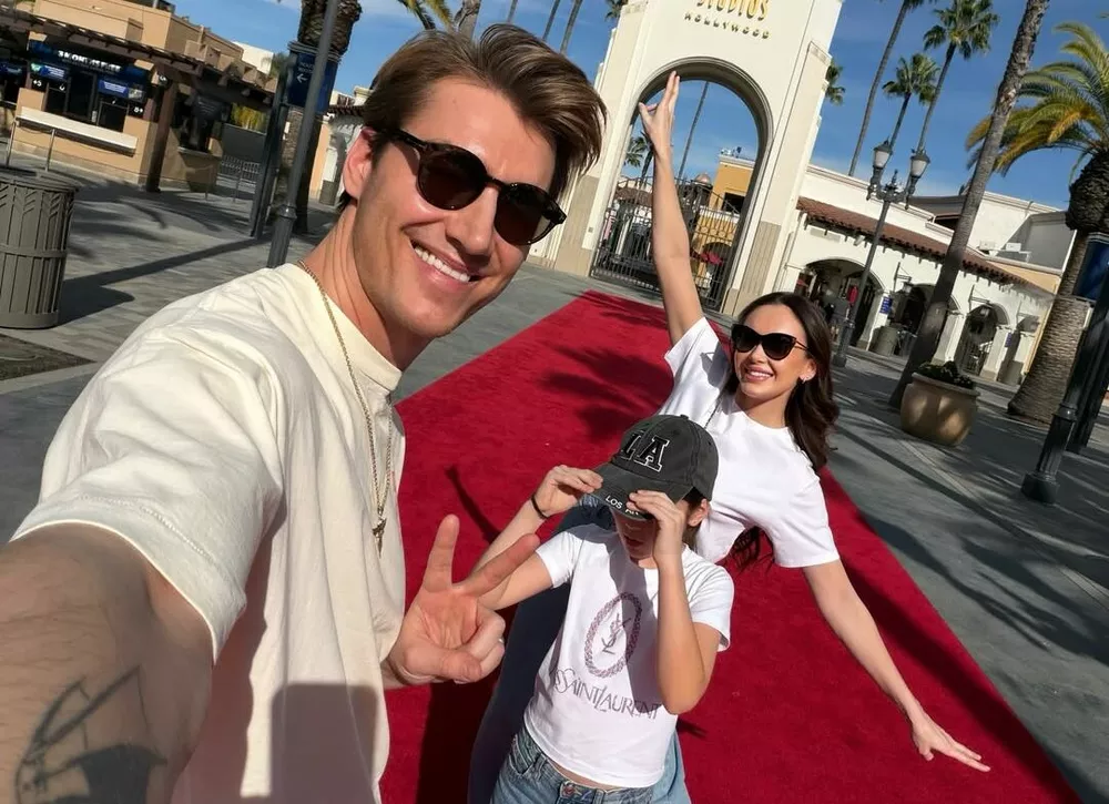 Карусель эмоций: Алексей Воробьев и Аида Гарифуллина с дочерью провели выходные в Лос-Анджелесе