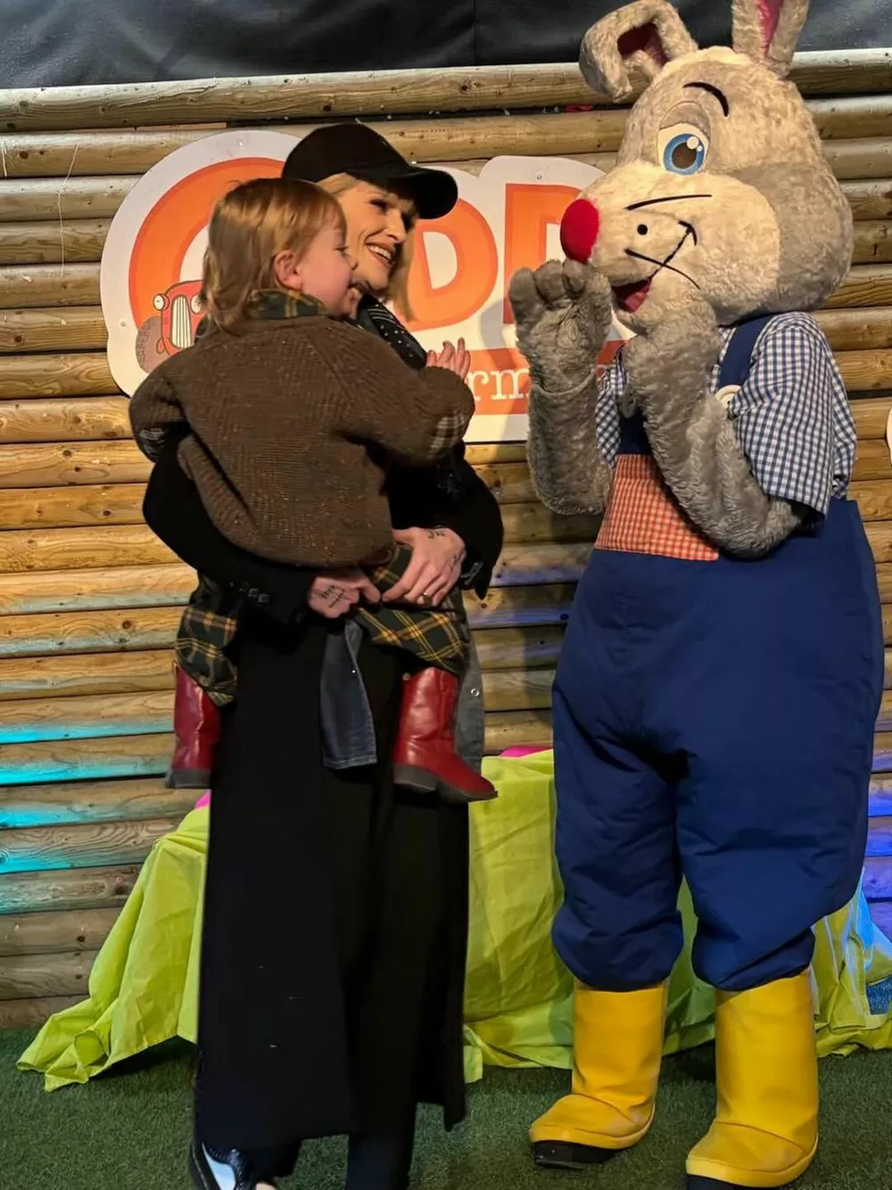 Келли Осборн с сыном