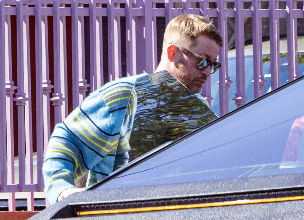 Маколей Калкин с женой и сыновьями замечены после шопинга в Лос-Анджелесе