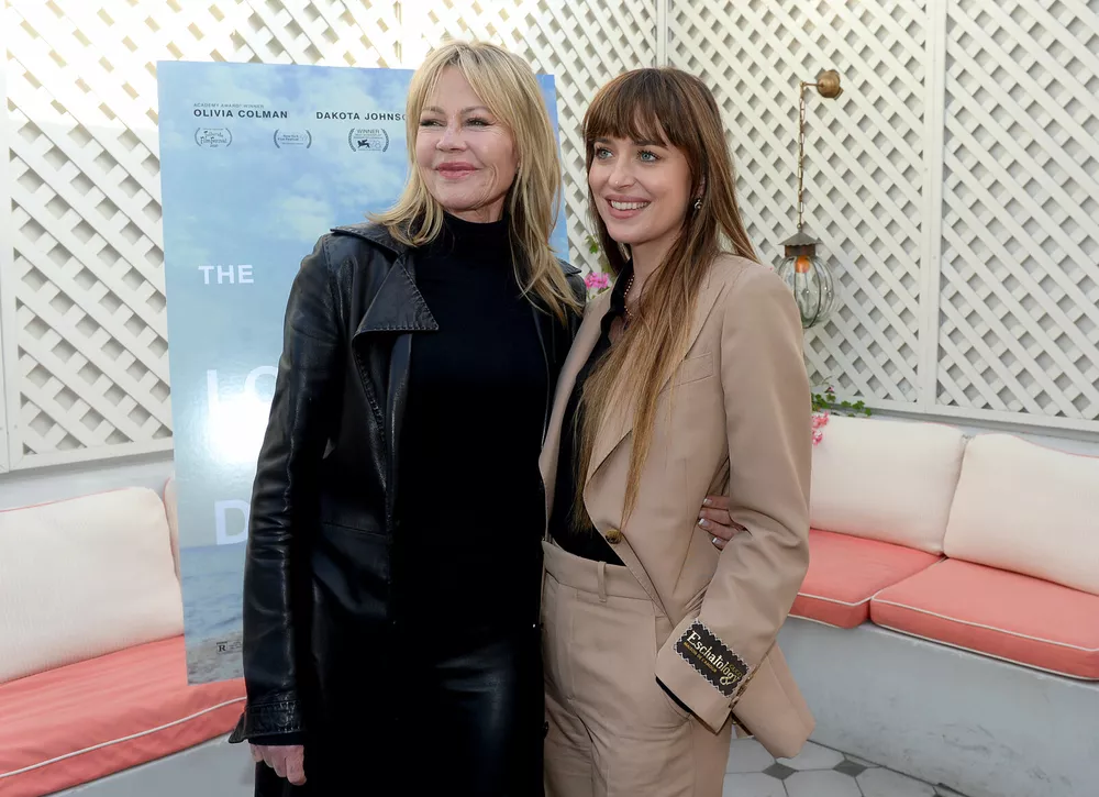 Мать Дакоты Джонсон Мелани Гриффит впервые высказалась о ее новом романе