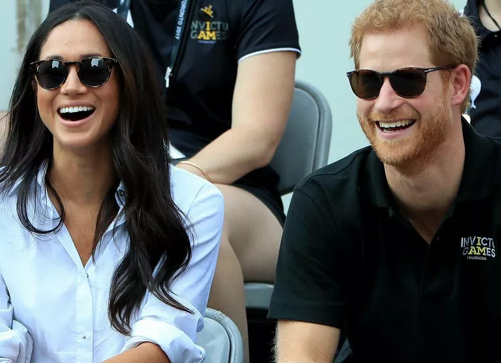 Меган Маркл показала, как ее сын учится кататься на лыжах