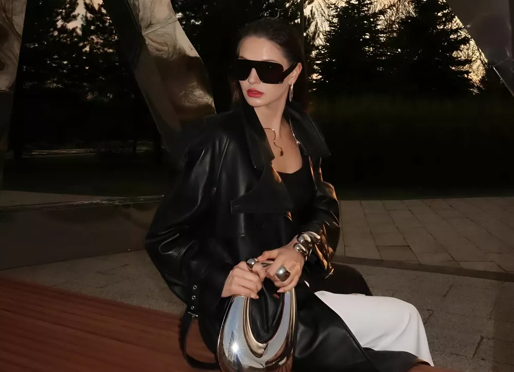 "Иногда легче сыграть сильную, чем ею быть": Наташа Бардо выложила фото в слезах