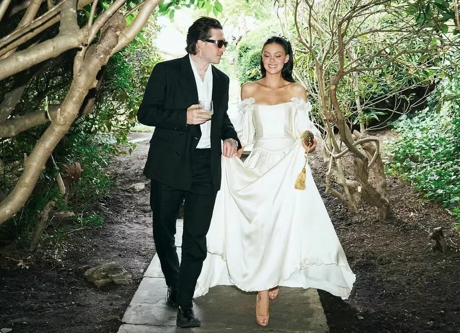 Никола Пельтц прорекламировала соусы мужа в откровенной фотосессии