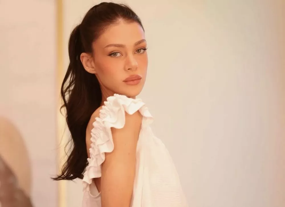 Никола Пельтц провоцирует Викторию Бекхэм в соцсетях