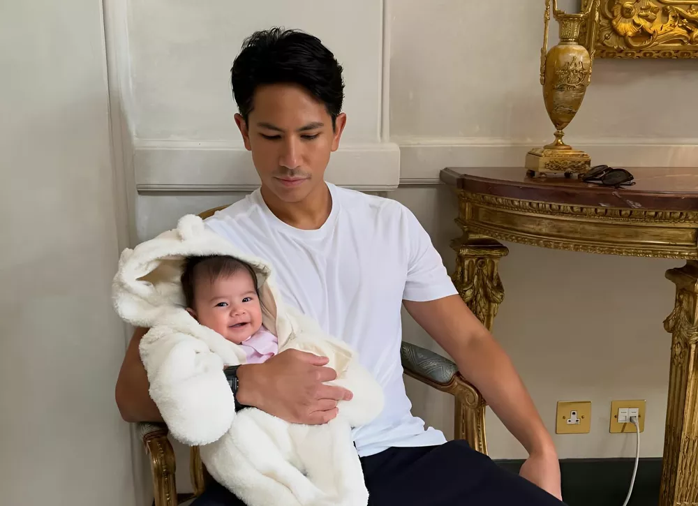 Принц Брунея поделился редкими фото маленькой дочки