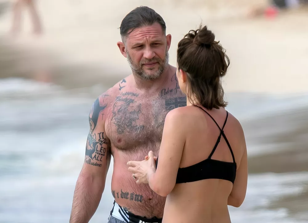 Том Харди с женой отдыхают на побережье Карибского моря