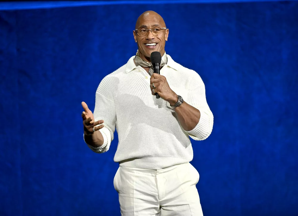 Видео дня: Дуэйн "Скала" Джонсон мило поздравляет с 8-летием дочь