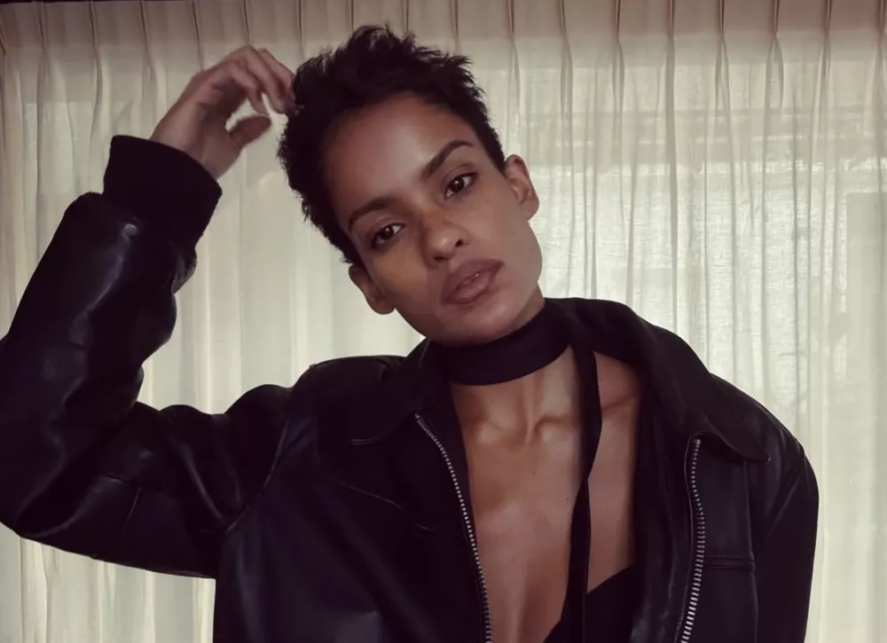 Возлюбленная Венсана Касселя Нара Баптиста отдыхает без него в ресторане