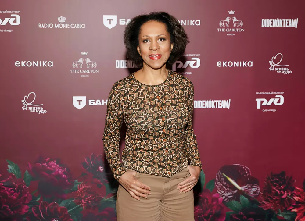 Жизнь как чудо: Елена Ханга, Анна Цуканова-Котт с сыном и другие на "Чудо-распродаже" в столице