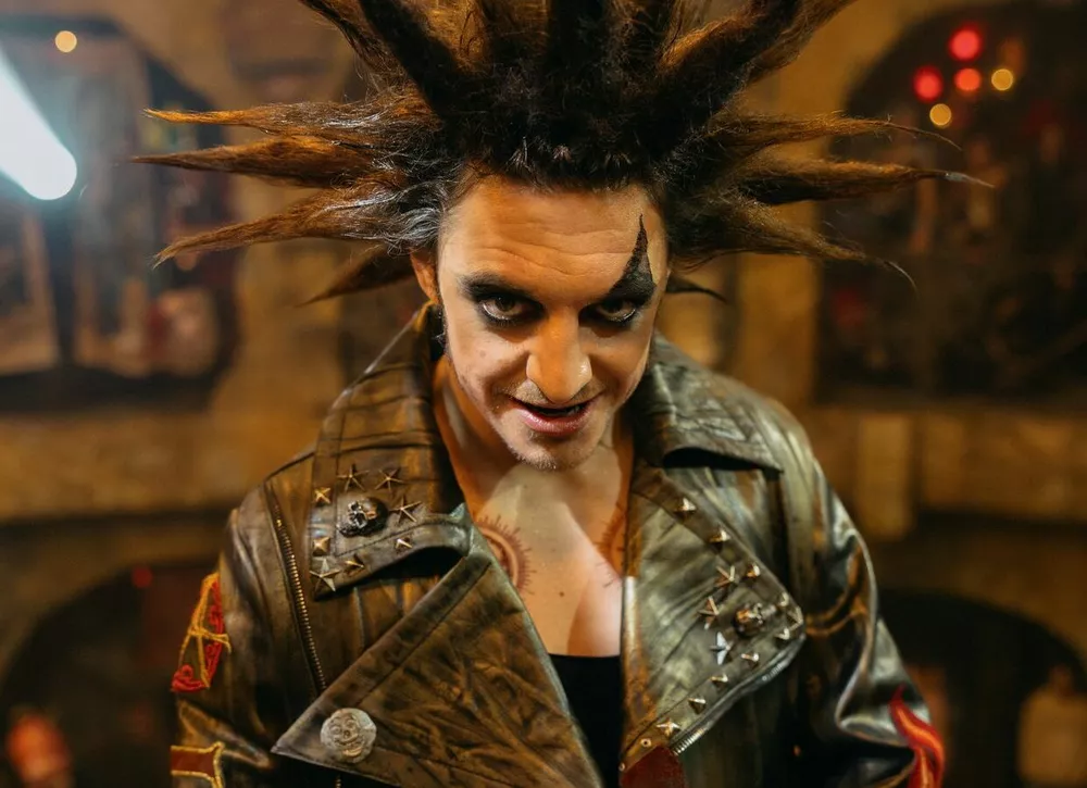 Звезда фильма Король и Шут. Навсегда Константин Плотников показал фото с мамой и дочерью