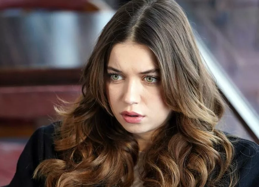 Звезда Зимородка Афра Сарачоглу удивила новой стрижкой