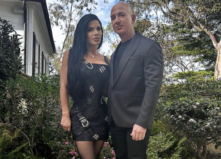 Jeff Bezos rests with his lover on a yacht worth almost 40 billion rubles