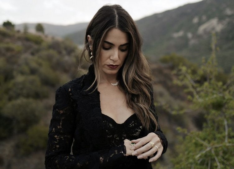‘Twilight’ star Nikki Reed strips naked for ‘pregnant’ photo
