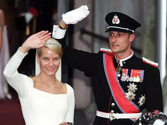 Хокон и Метте-Марит в день своей свадьбы 25 августа 2001 года