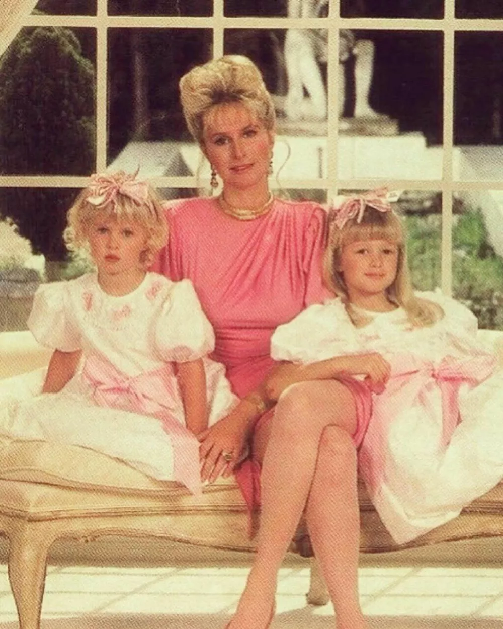 Кэти Хилтон с дочерьми