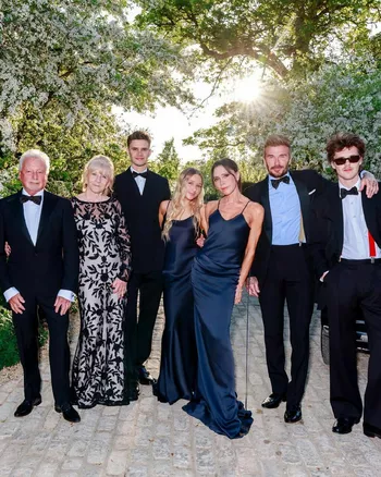 Дэвид Бекхэм с семьей