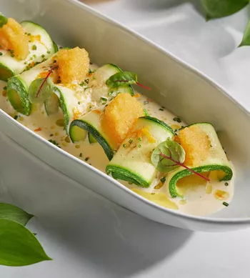 Цукини-гриль с лимонным кремом и щучьей икрой