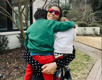 Джессика Бил с детьми