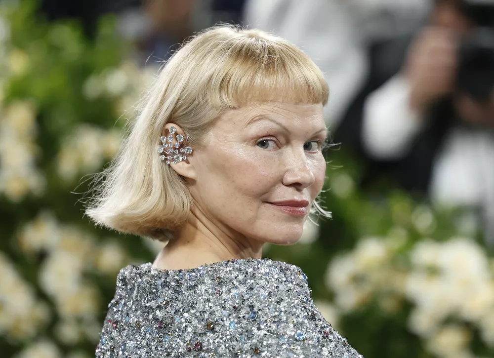Памела Андерсон кардинально сменила прическу для Met Gala