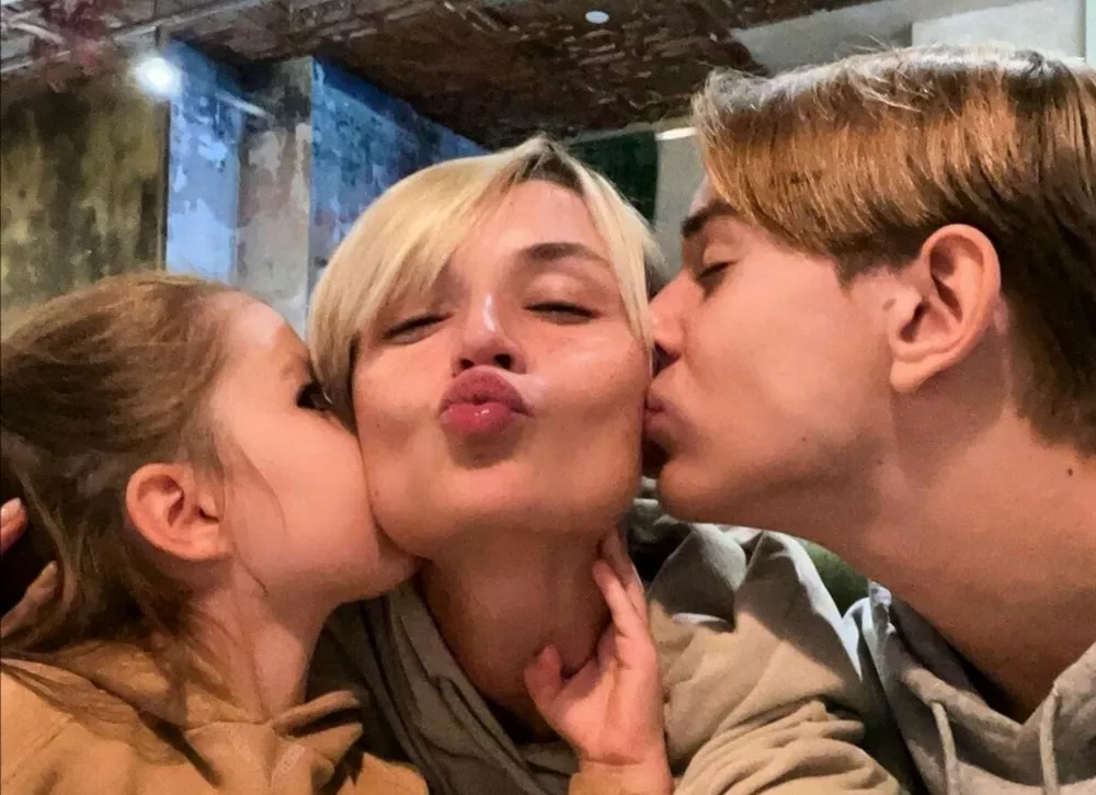 Полина Гагарина отдыхает с детьми в Дубае на шикарной вилле