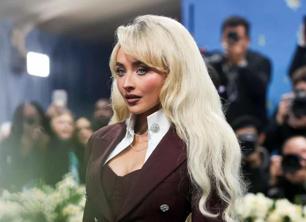  Сабрина Карпентер неловко столкнулась с бывшим на Met Gala 